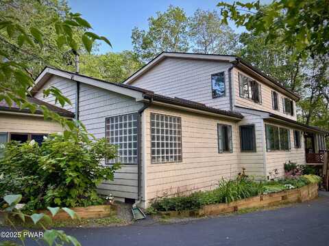 800 Peyton Place, Lords Valley, PA 18428