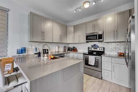 150 Jacaranda Country Club Dr, Plantation, FL 33324