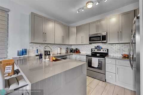 150 Jacaranda Country Club Dr, Plantation, FL 33324