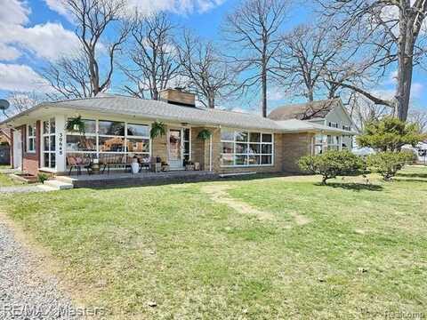 30648 YOUNG Drive, Gibraltar, MI 48173