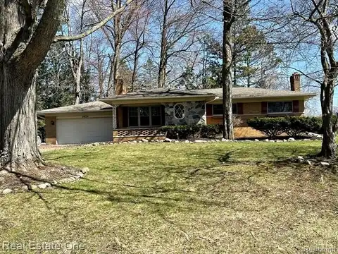 5824 WARBLER Drive, Clarkston, MI 48346