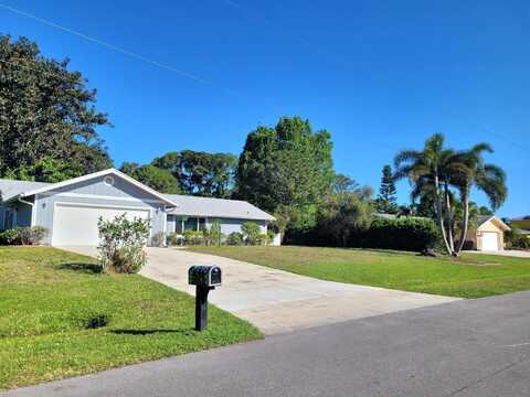 2913 SE Darien Road, Port Saint Lucie, FL 34952