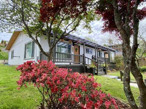 156 1ST AVE, Coos Bay, OR 97420