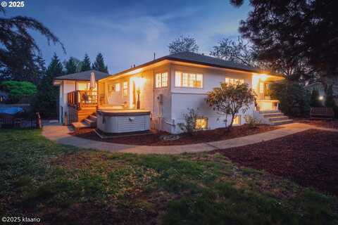 8510 SW Cedarcrest ST, Portland, OR 97223
