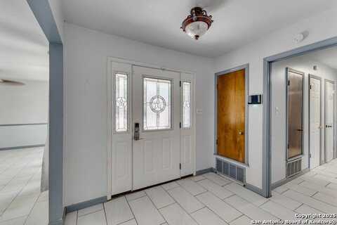 410 De Soto, Universal City, TX 78148