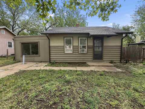 810 Harding St, Wichita, KS 67208