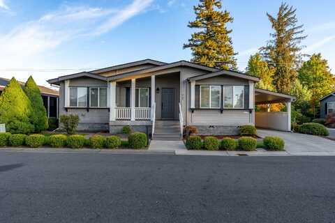 747 Hampton Way, Grants Pass, OR 97526