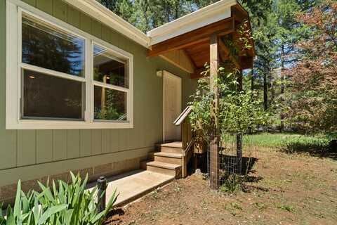 543 Pinewood Way, Cave Junction, OR 97523