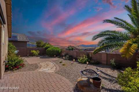602 N Eakins Trail, Green Valley, AZ 85614