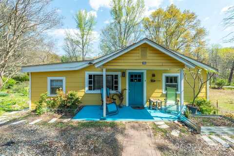 382 Starnes Cove Road, Candler, NC 28715