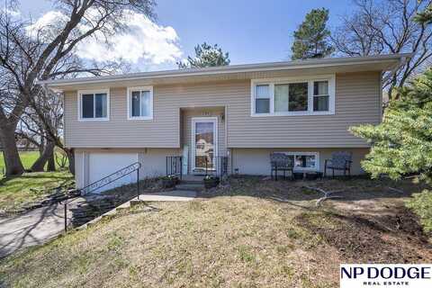 4401 Briarpark Drive, Lincoln, NE 68516