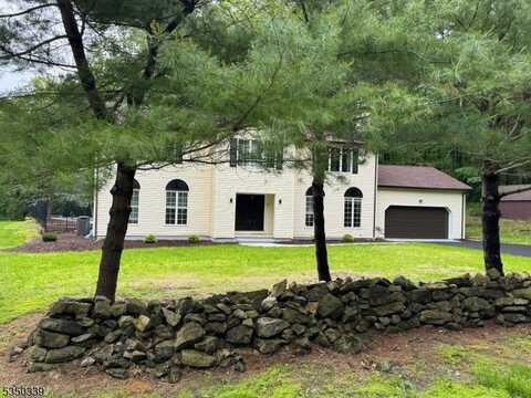 33 Huntsville Rd, Andover, NJ 07860