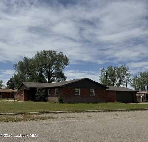 1007 2nd Street, Plains, TX 79355