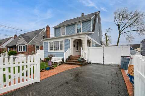 32 Chase Street, Hempstead, NY 11550