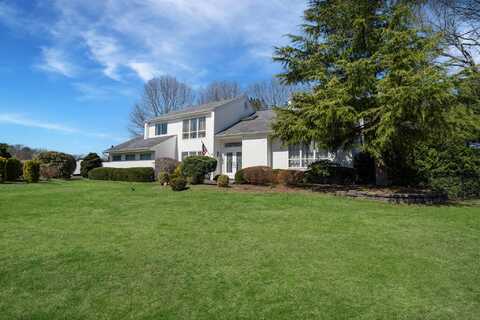 4 Scott Lane, Manorville, NY 11949