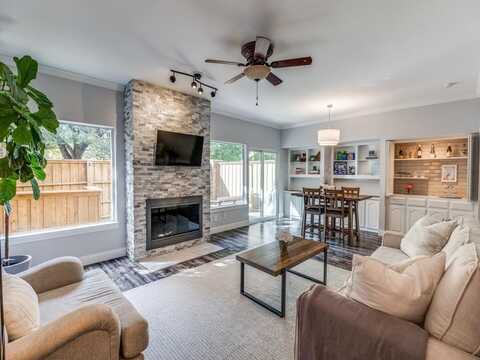 6786 E Northwest Highway, Dallas, TX 75231