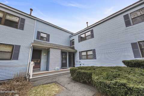 7-9 Rolling Hills Ln, Lenox, MA 01240