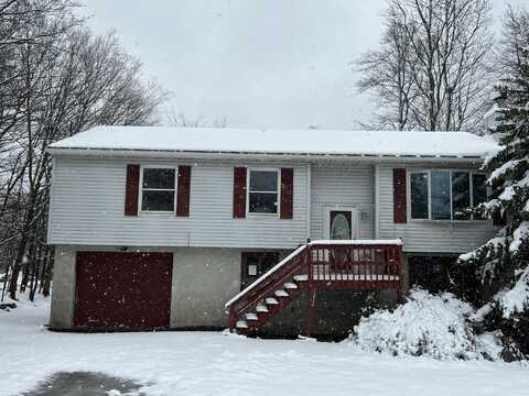 539 Country Place Drive, Tobyhanna, PA 18466