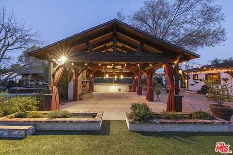 22651 Calvert St, Woodland Hills, CA 91367
