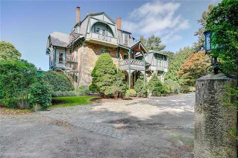 6 Howe Avenue, Newport, RI 02840