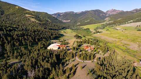 569/571 Cinnabar Basin Road, Gardiner, MT 59030