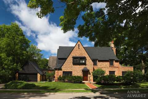 245 Briarwood Avenue SE, East Grand Rapids, MI 49506