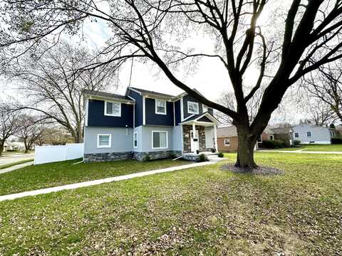 2105 W 14 Mile Road, Royal Oak, MI 48073