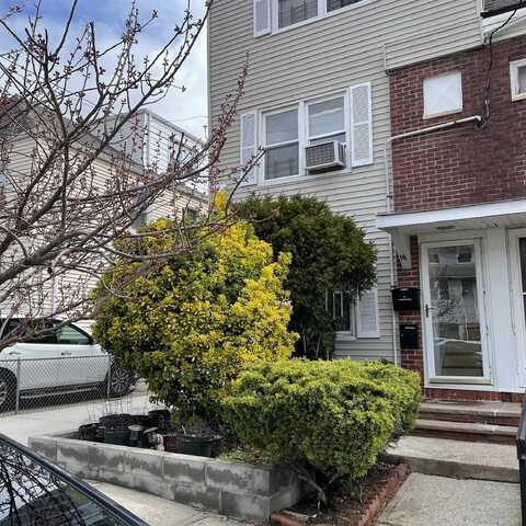 16 KELLY PARKWAY, Bayonne, NJ 07002