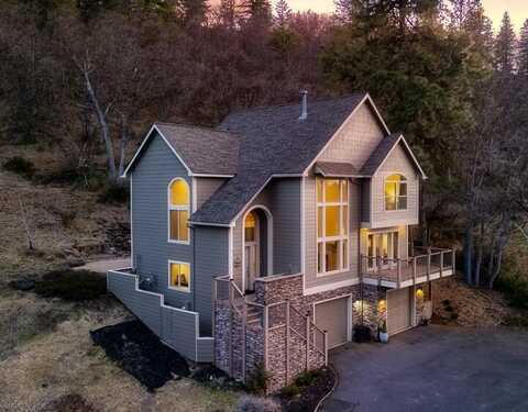 6818 Coopers Hawk, Klamath Falls, OR 97601