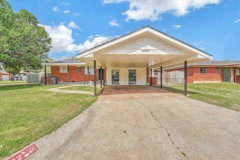 402 NW 55th St, Lawton, OK 73505