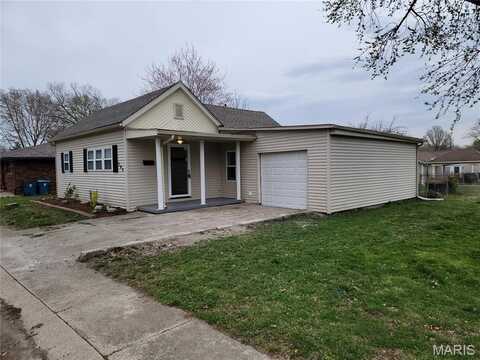 304 S Hickory Street, Troy, IL 62294