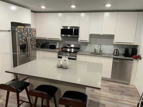 2180 NE 67th St, Fort Lauderdale, FL 33308