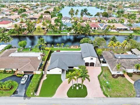 19510 W OAKMONT DR, Hialeah, FL 33015