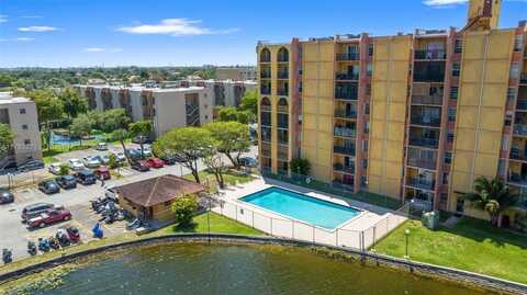 4719 NW 7th St, Miami, FL 33126