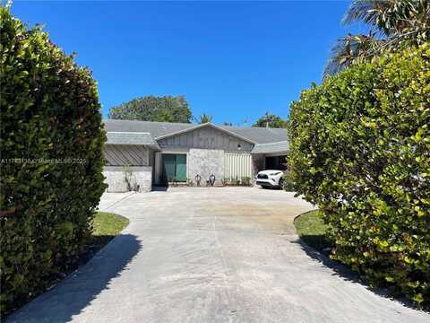 570 SW 20th Ct, Delray Beach, FL 33445