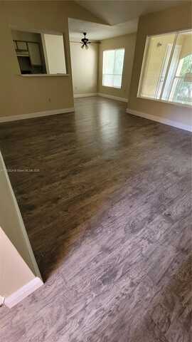 2425 NW 33rd St, Oakland Park, FL 33309