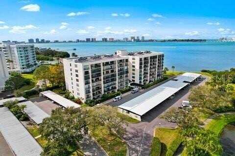 100 OAKMONT LANE, BELLEAIR, FL 33756