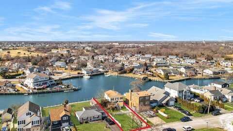 198 Mayhew, Babylon, NY 11702
