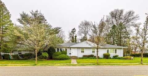 1 Hawthorne Road, East Norwich, NY 11732