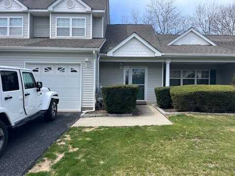 703 Pebble Beach Path, Riverhead, NY 11901