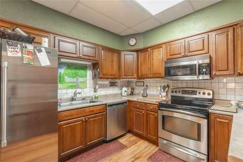 1511 Avant Avenue, Clinton, OK 73601