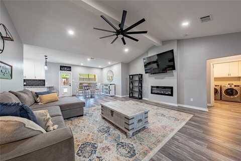 110 E Bexar Street, Mabank, TX 75147