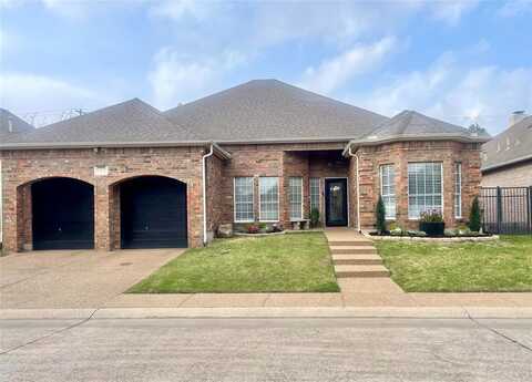 762 Village Green Drive, DeSoto, TX 75115