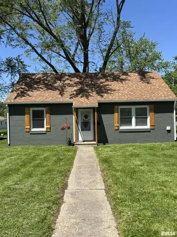 628 W Warmouth Street, Salem, IL 62881