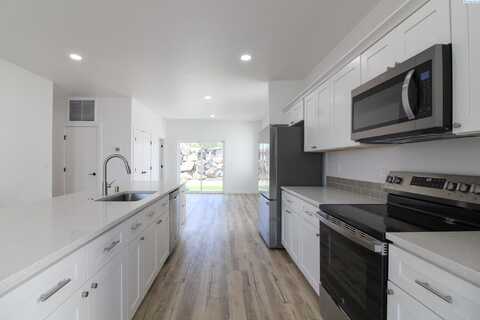449 War Room Court, Richland, WA 99352