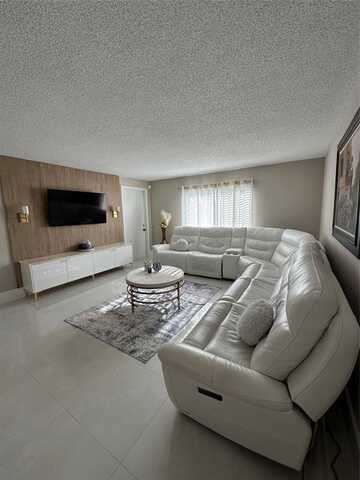 2820 Tennis Club Dr, West Palm Beach, FL 33417