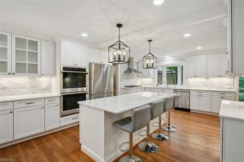 7 Woodlake Circle, Newport News, VA 23606