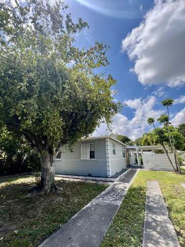 703 N 5th Street, Lantana, FL 33462