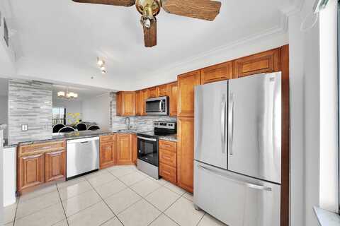 7076 Huntington Lane, Delray Beach, FL 33446