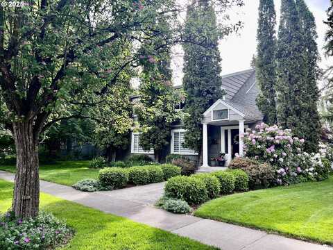 898 NW RIVERSIDE BLVD, Bend, OR 97703